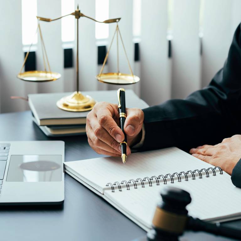 Professionnels du droit et du chiffre